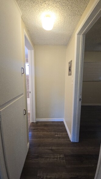 Building Photo - 720 N Marengo Ave