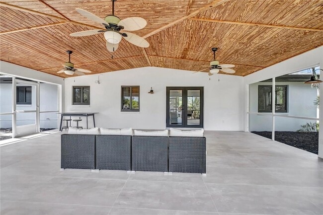 Building Photo - 15180 Lyneburg Ave