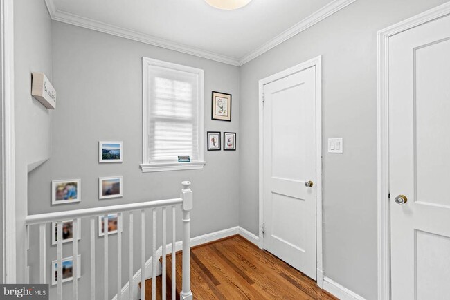 Building Photo - 5333 Saratoga Ave