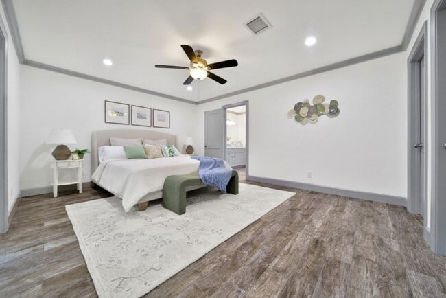 Building Photo - 10042 Briar Forest Dr