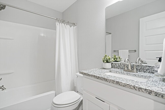 Building Photo - "Charming Denison Duplex with Granite Eleg...
