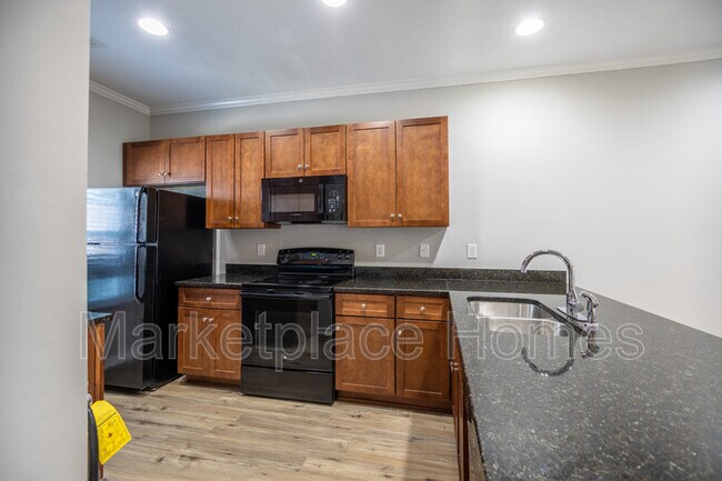 Building Photo - 207 Adderman Dr