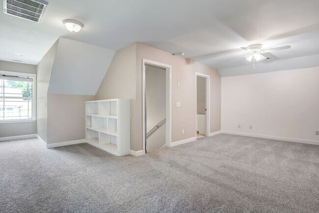Building Photo - 829 Nease Rd