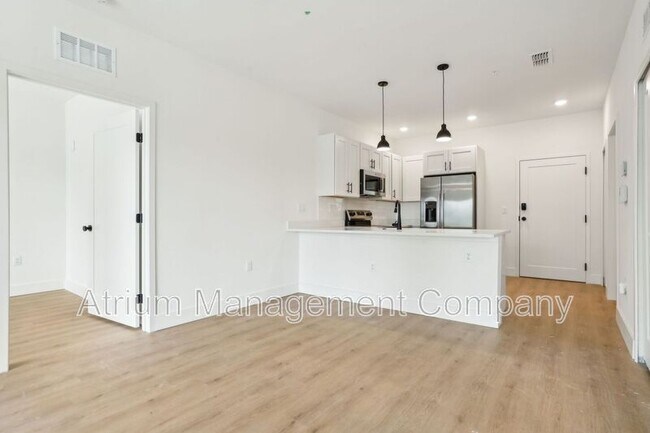 Building Photo - 221 S Bumby Ave