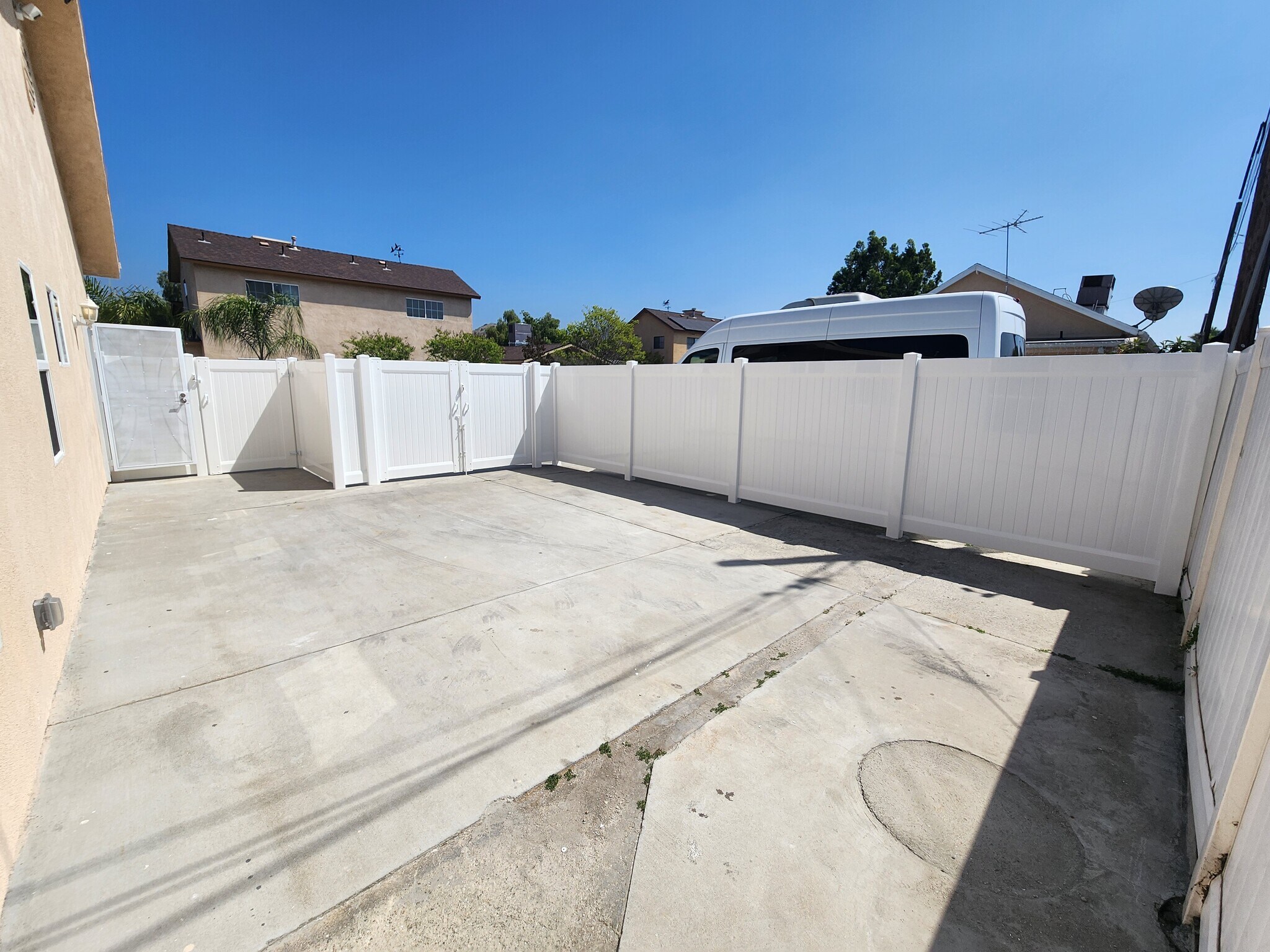 Building Photo - 10926 Olinda St