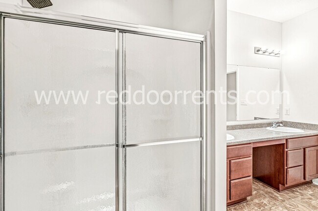 Building Photo - Family-Friendly Fortville Living