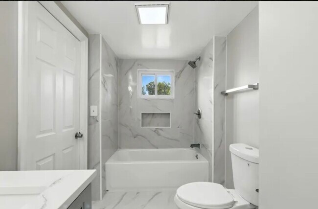 Building Photo - Rolling Rd