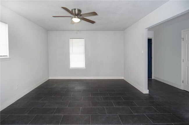 Building Photo - 4013 Kingston Dr