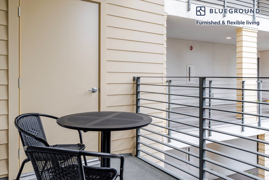 Building Photo - 388 E Evelyn Ave