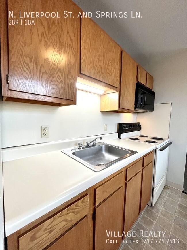 Building Photo - No steps! Affordable 2-Bed Convenient to I...