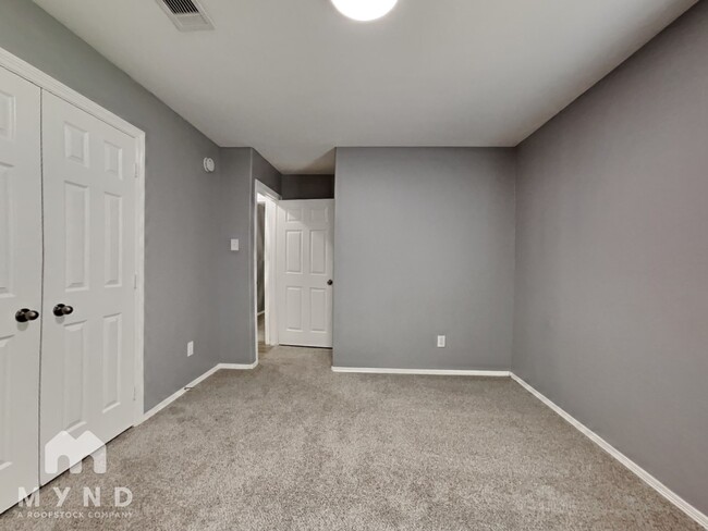 Building Photo - 1816 Sherwood Forest Cir