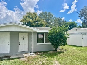 Building Photo - Cozy 1BR/1BA duplex with a Den, Ceramic Ti...