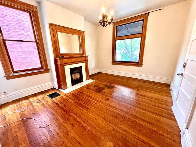 Building Photo - 5735 Howe St