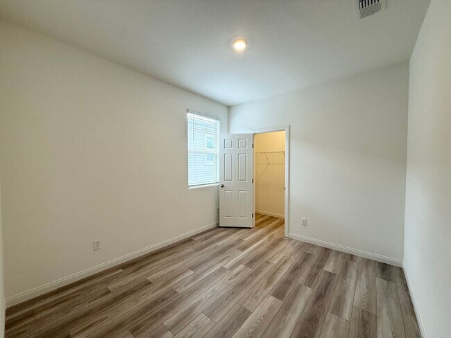 Building Photo - Modern Brand New Summerlin Home with 5 Bedrooms, Loft & Upgraded Finishes