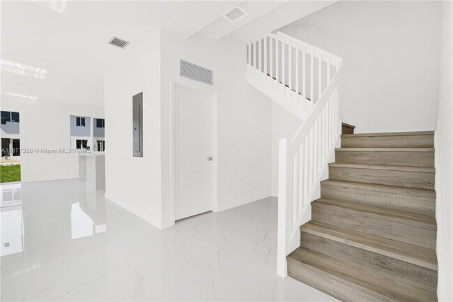 Building Photo - 22505 SW 125th Ave