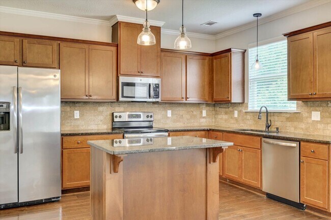 Building Photo - 127 Radcliff Dr