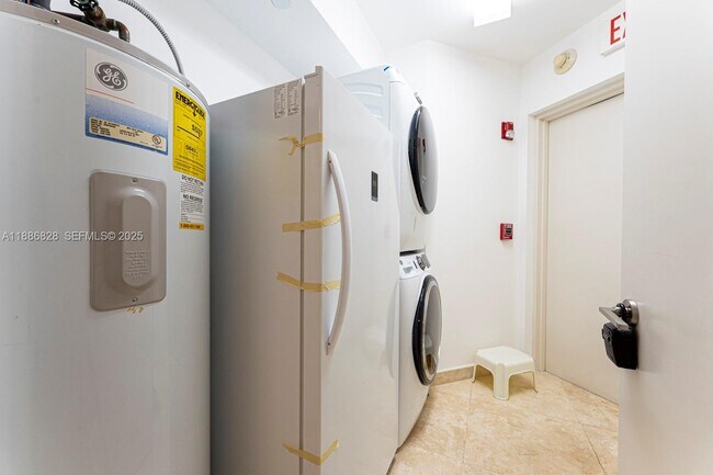 Building Photo - 19333 Collins Ave