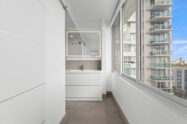 Building Photo - 1000 West Ave