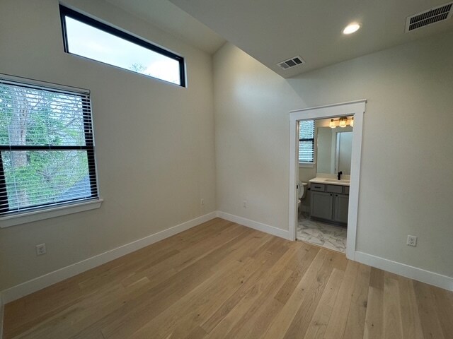 Building Photo - 1101 1/2 Fiesta St