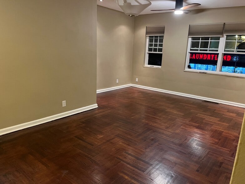 Building Photo - 1270 White Plains Rd