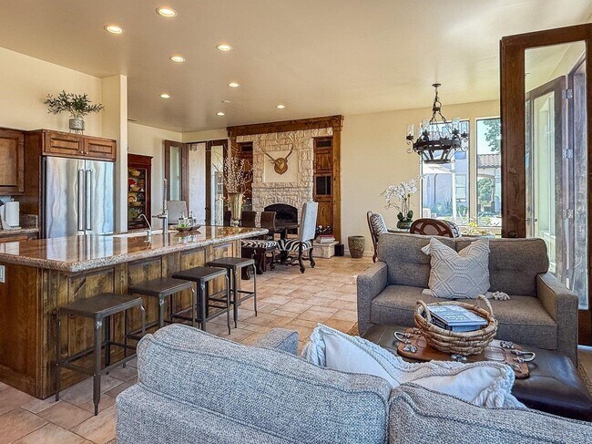 Building Photo - 6750 Golden Pheasant Ln