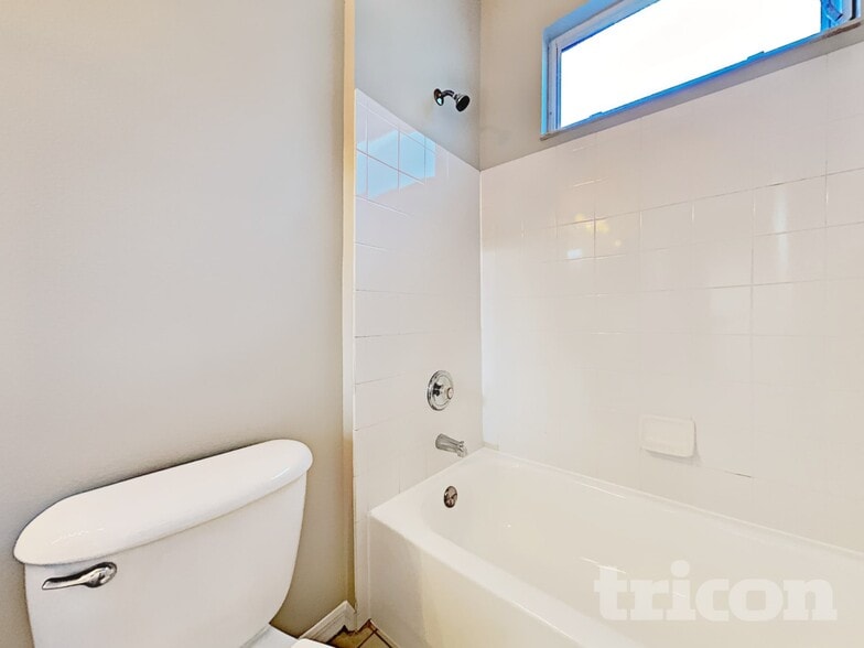 Building Photo - 10314 Goldenbrook Way