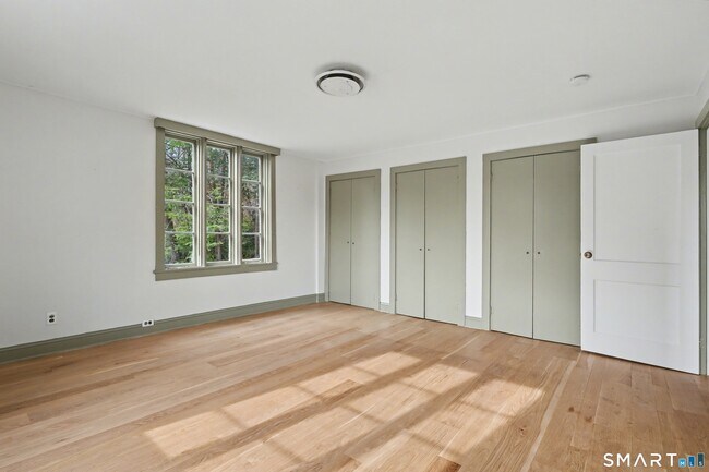 Building Photo - 42 Picketts Ridge Rd