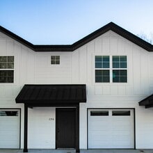 Building Photo - Newer Townhouse in the heart of West Fork !