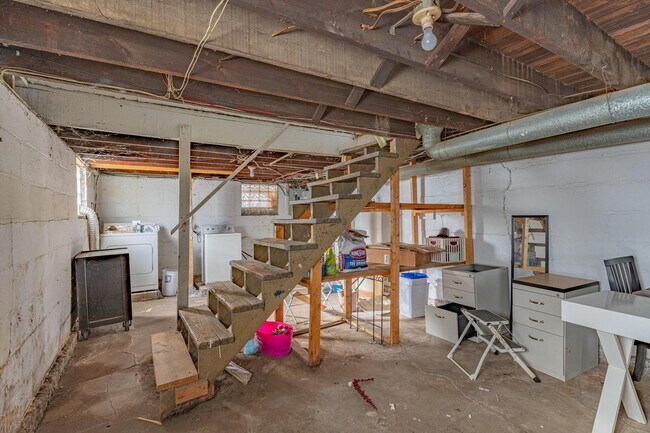 Building Photo - 2463 Findley Ave