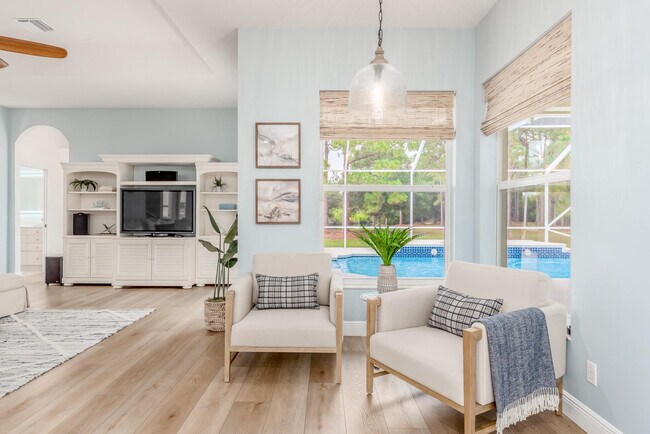 Building Photo - 2501 SW Buena Vista Dr