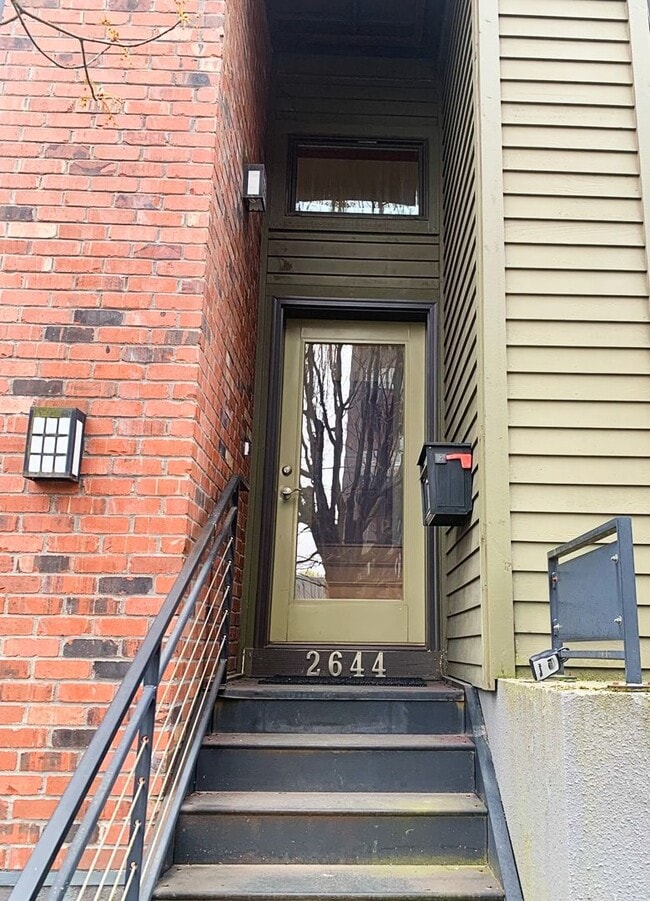 Building Photo - AUGUST RENT FREE with LIMITED SHOWINGS AVAILABLE on July 25th! - Gorgeous Townhome Style Condomin...