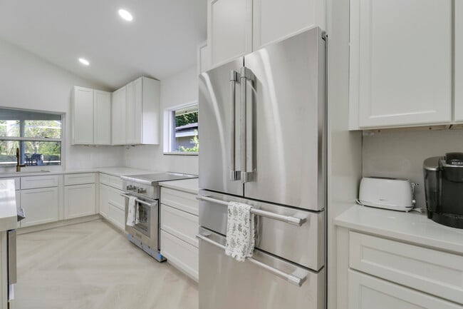 Building Photo - 13760 Sand Crane Dr