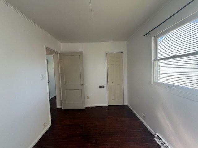 Building Photo - 530 S Kenmore St