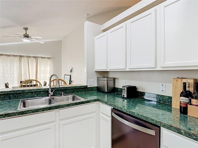 Building Photo - 1128 Pinedale Dr
