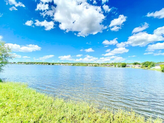 Building Photo - Stunning Lake View Home in Waterside Estate!