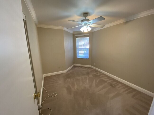 Building Photo - Charming Single-Story Home in Tracy — Across from the Park!