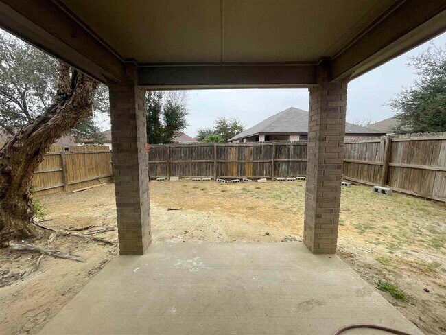 Building Photo - 519 Gandara Dr