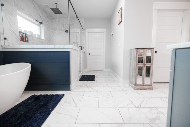 Building Photo - 918 Woodford Cv E