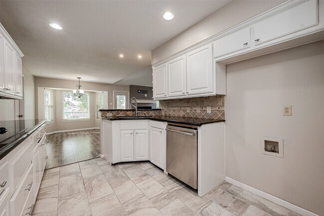 Building Photo - 131 Cove Cir