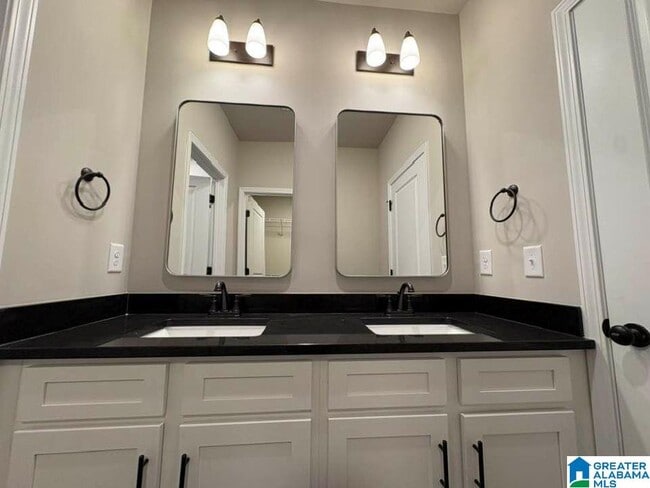 Building Photo - 4401 Lennox Pl