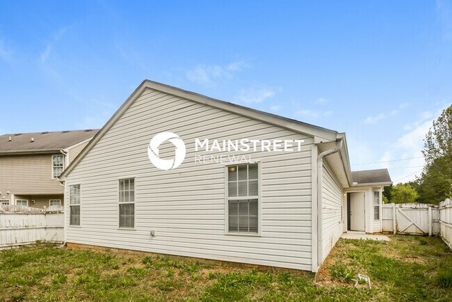 Building Photo - 3 Bedroom Pet-Friendly Home in Lithonia, GA with Main Street Renewal