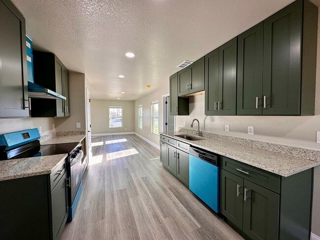 Building Photo - 1012 W 26th St