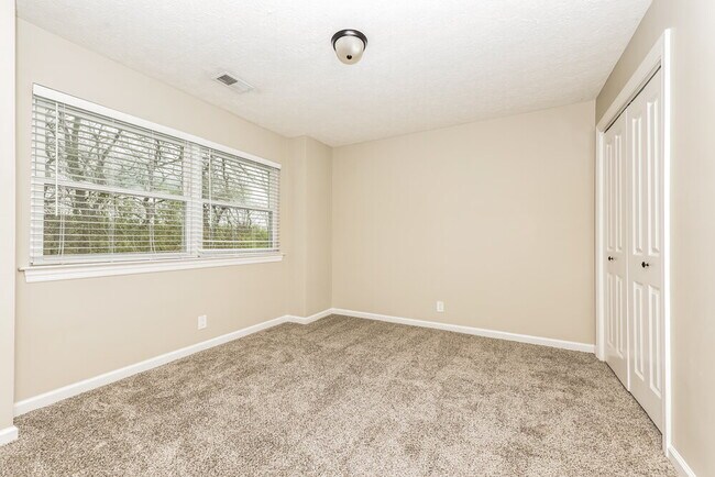 Building Photo - 4956 Alexis Dr