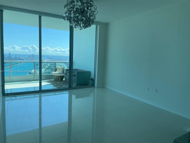 Building Photo - 900 Biscayne Blvd