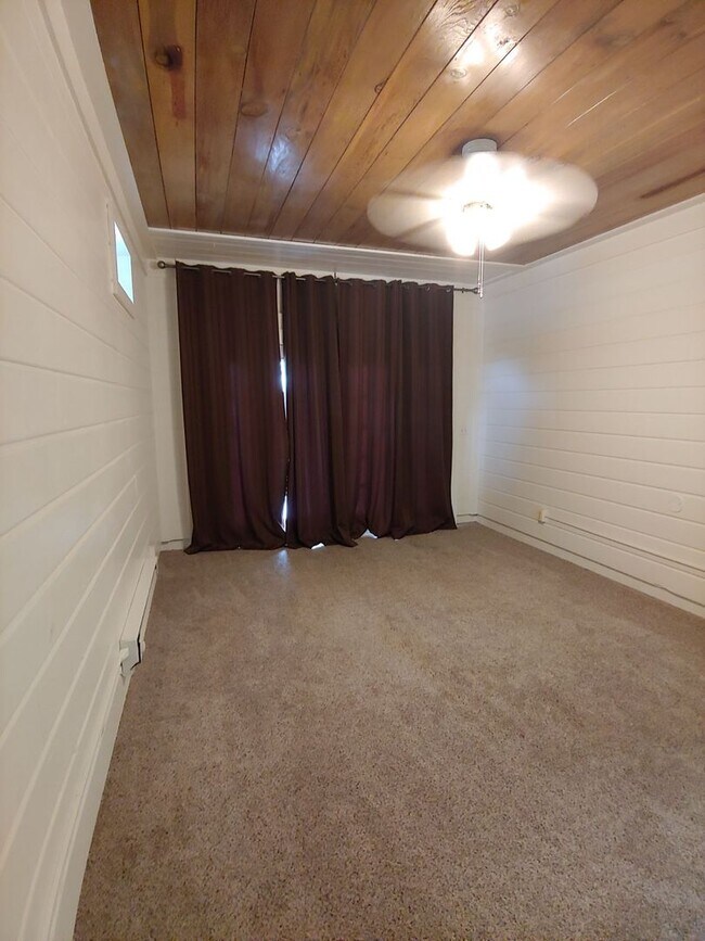 Building Photo - Beautifully Updated Boulder 3Bed/2Bath- Walking distance from CU campus & 29th St Mall! Available...