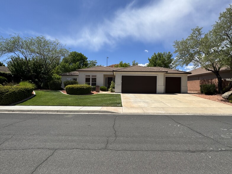 Primary Photo - 1097 N Berkshire Dr
