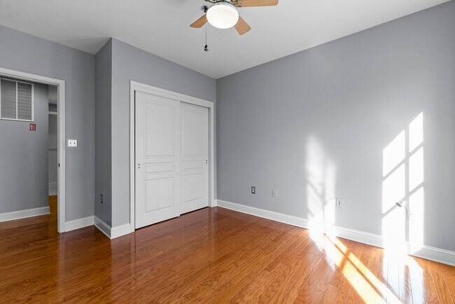 Building Photo - 727 Monroe St