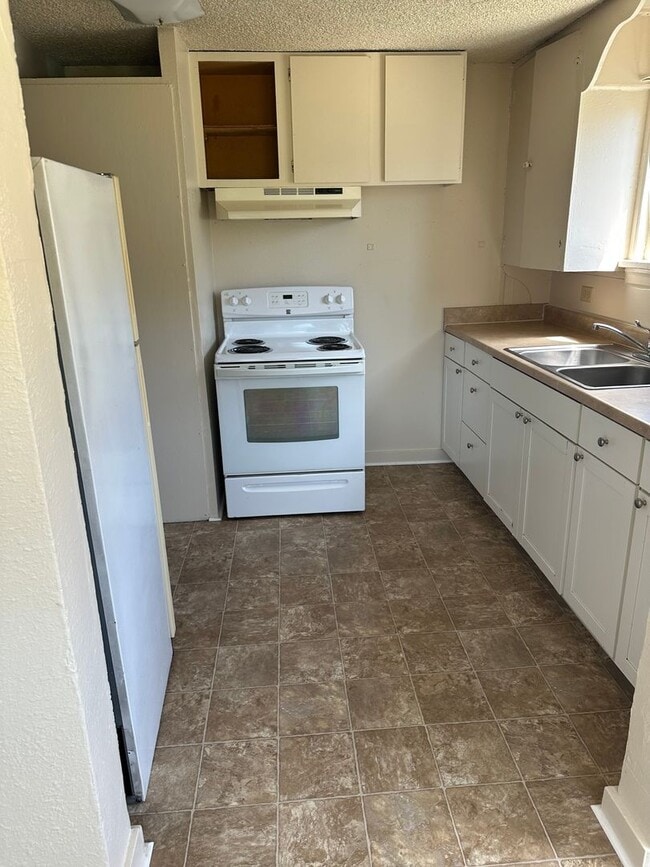 Building Photo - Adorable 2-bedroom 1 bath home