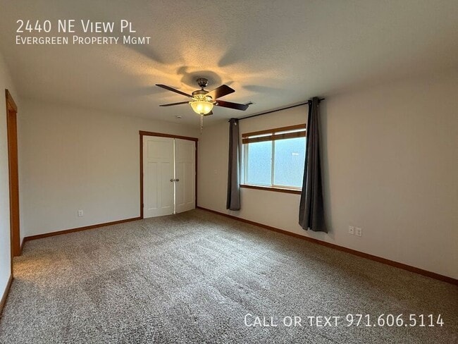 Building Photo - 2440 NE View Pl