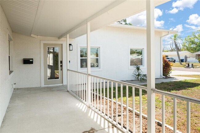 Building Photo - 4543 Carson St NE